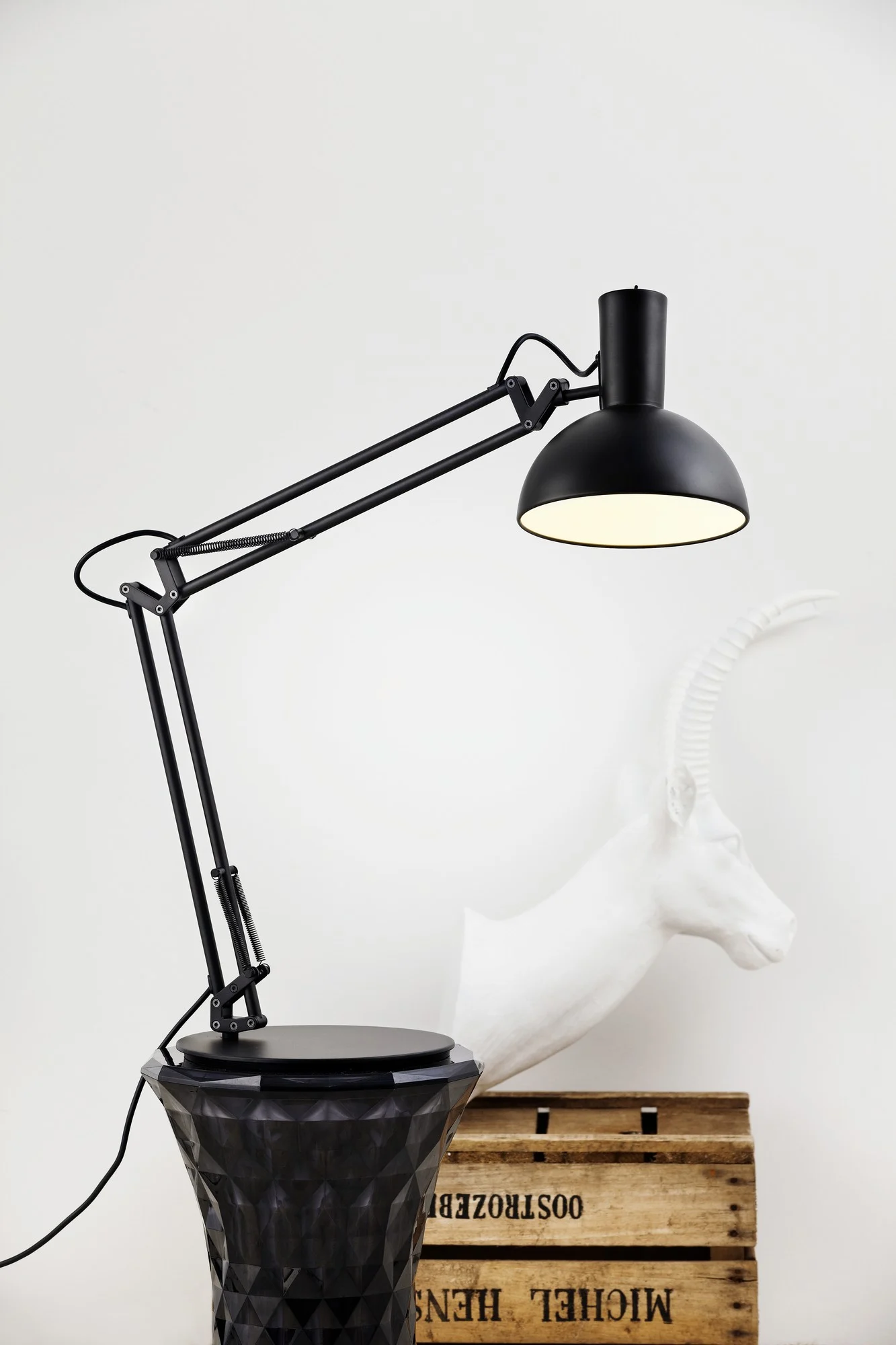 BLACK ANGLULAR DESK LAMP